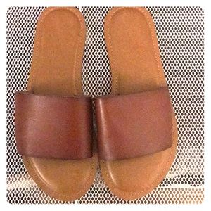 Super cute brown sandals! US size 8W